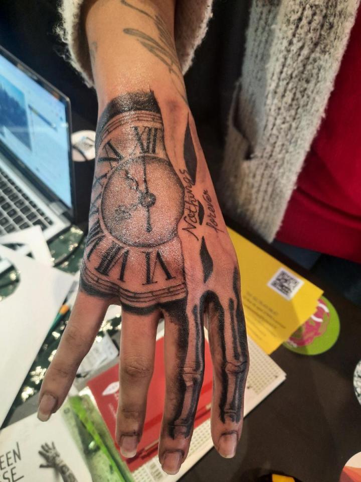 Embellissement de tatouage Louviers