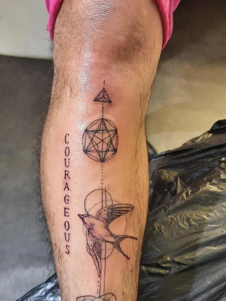 Embellissement de tatouage Louviers