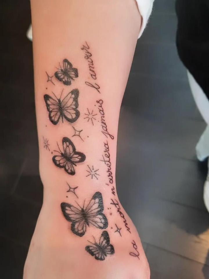 Embellissement de tatouage Louviers